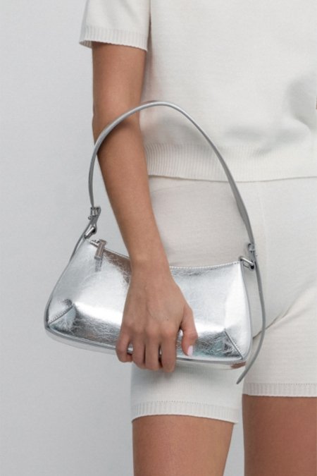 Silberne Damen-Baguette-Tasche von Estro aus echtem Leder.