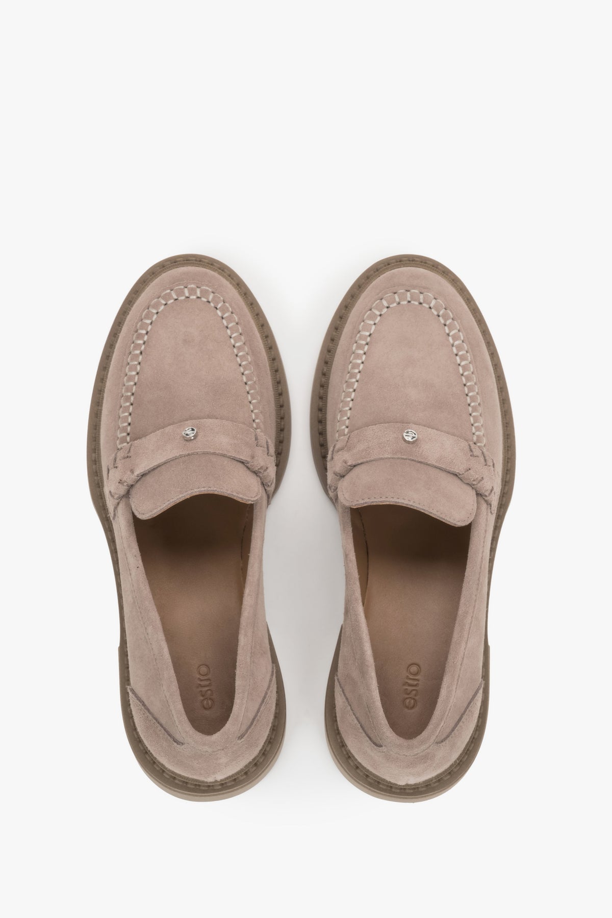 Ansicht der Schuhe von oben mit Fokus auf die runde Kappe und die Ledereinlegesohle 