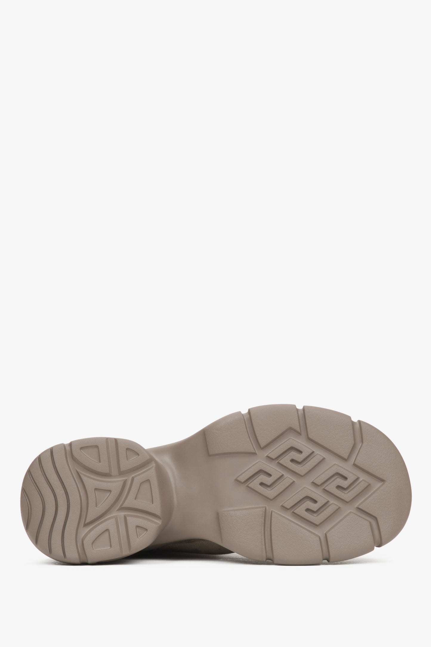 Damen-Stiefeletten aus beigefarbenem Veloursleder von Estro – Nahaufnahme der Schuhsohle.