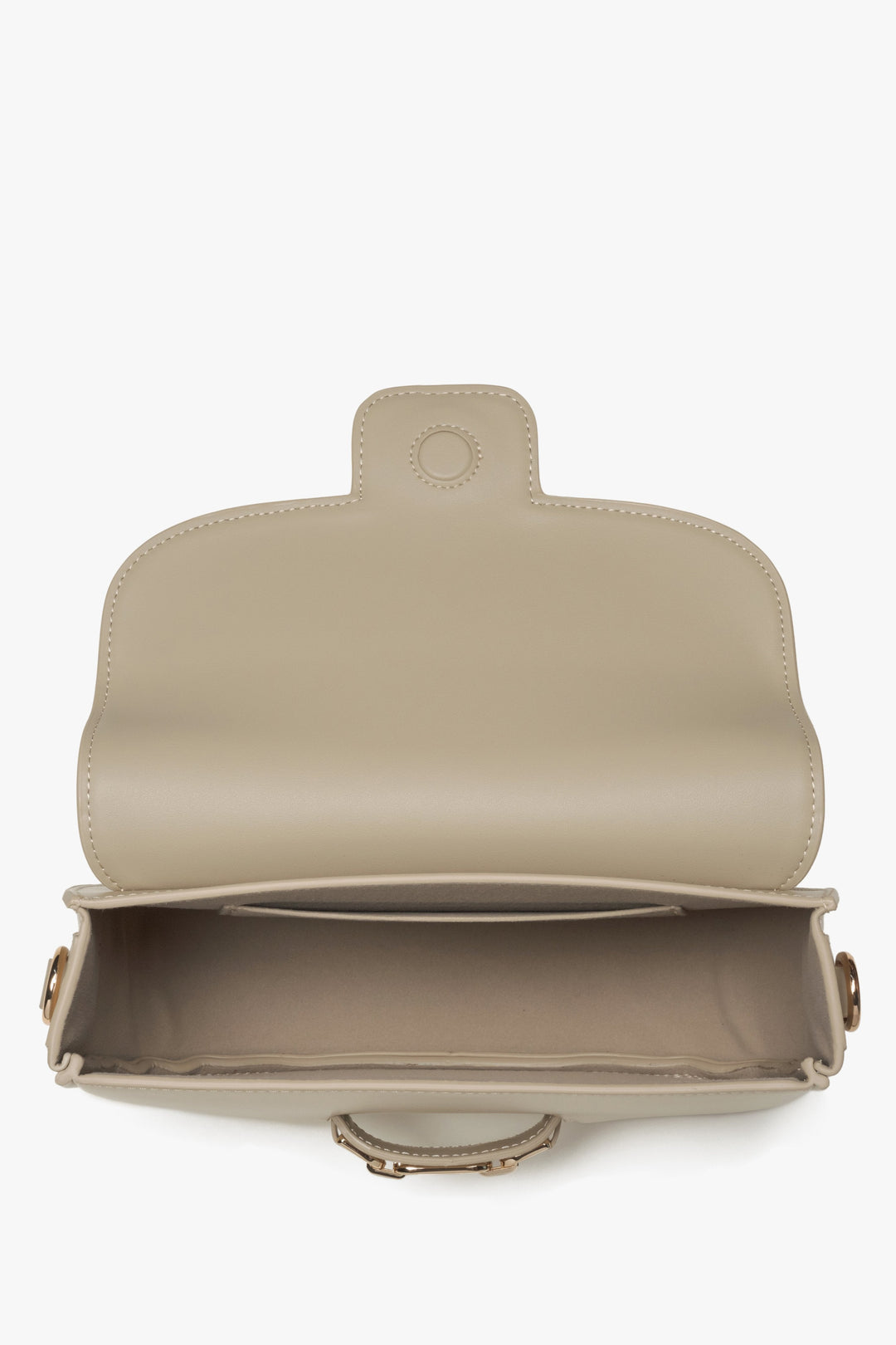 Beige Damenhandtasche mit verstellbarem Riemen von Estro – Nahaufnahme des Innenraums.