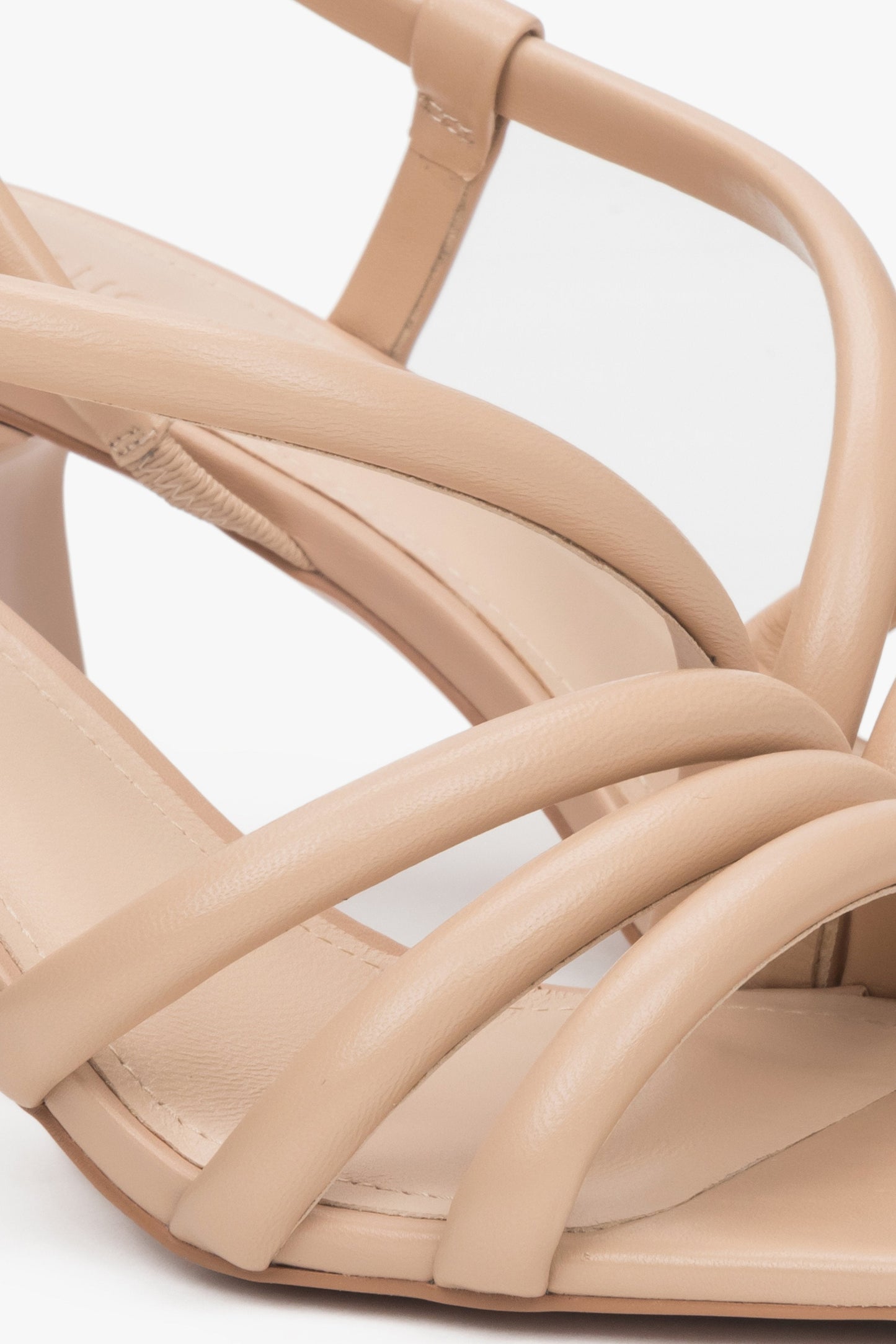 Elegante offene Schuhe mit eckiger Spitze – Estro ER00117095