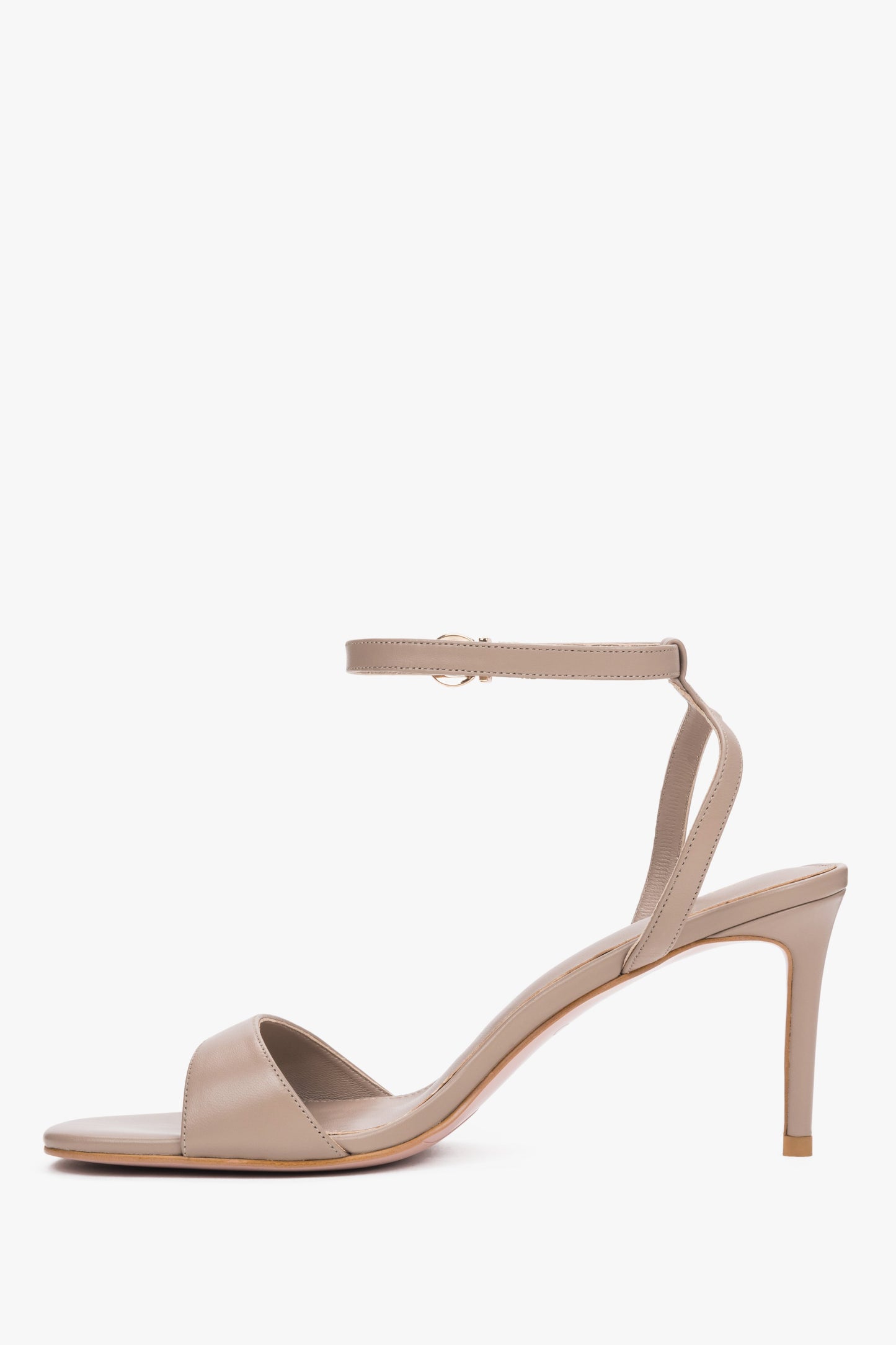 Beige Damen-Sandalen aus echtem Leder mit feinen Riemchen.