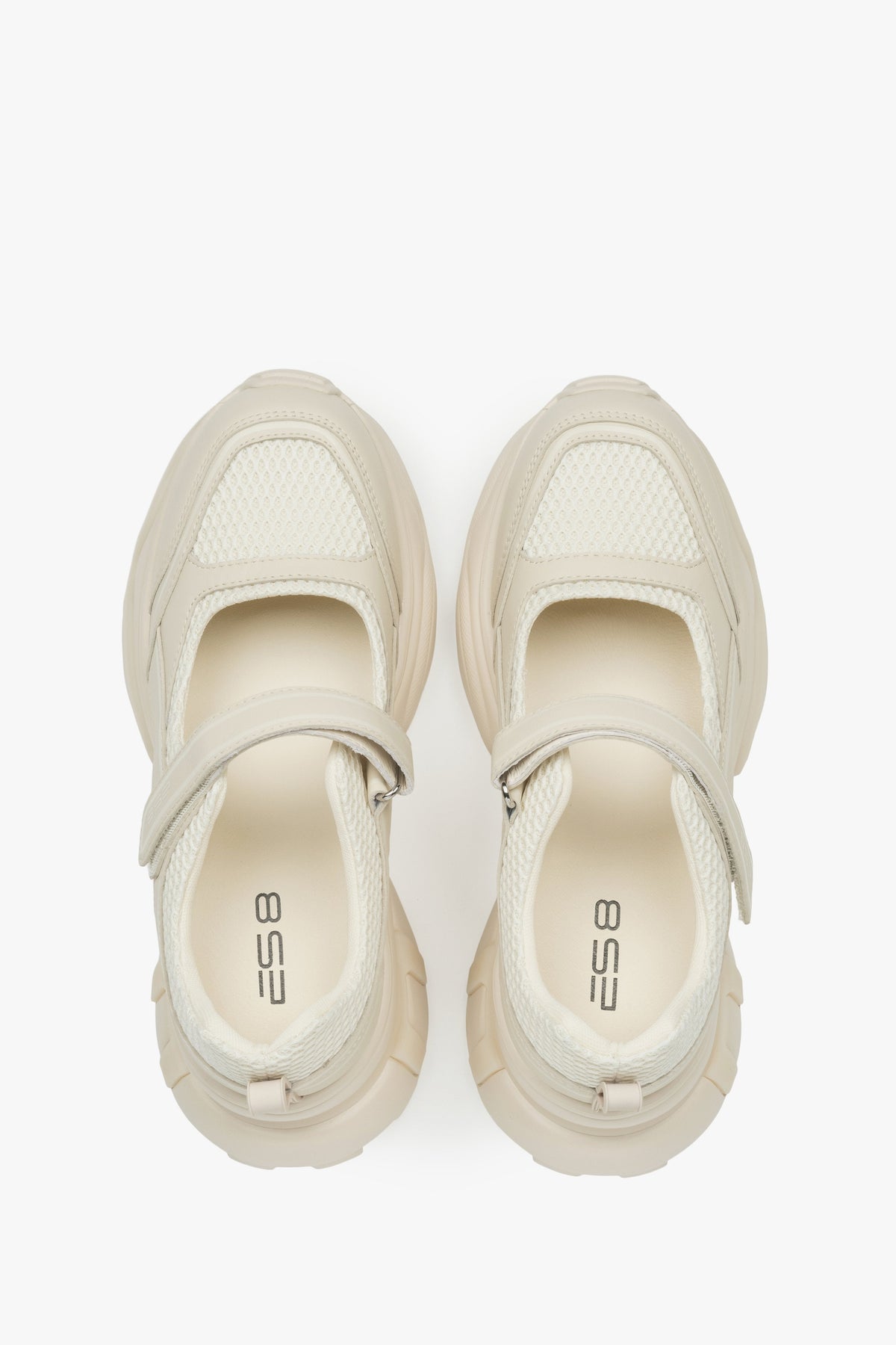 Bequeme beige Damen-Sneaker ES8, die den Stil von Sandalen und Sneakers vereinen, aus Leder und atmungsaktiven Materialien – perfekt für den Alltag und den Urlaub.