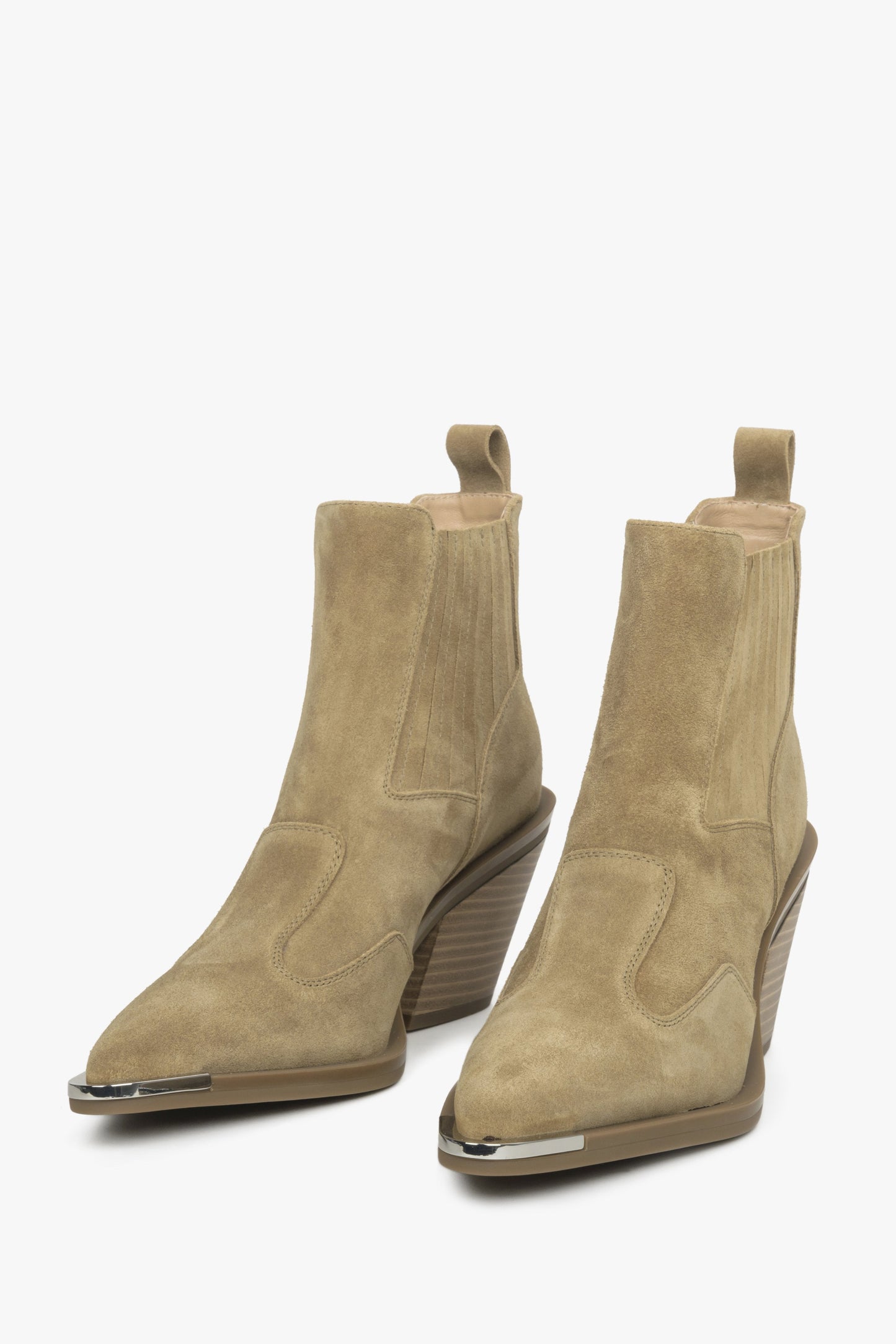 Beige Damen-Cowboystiefel von Estro – Vorderansicht.