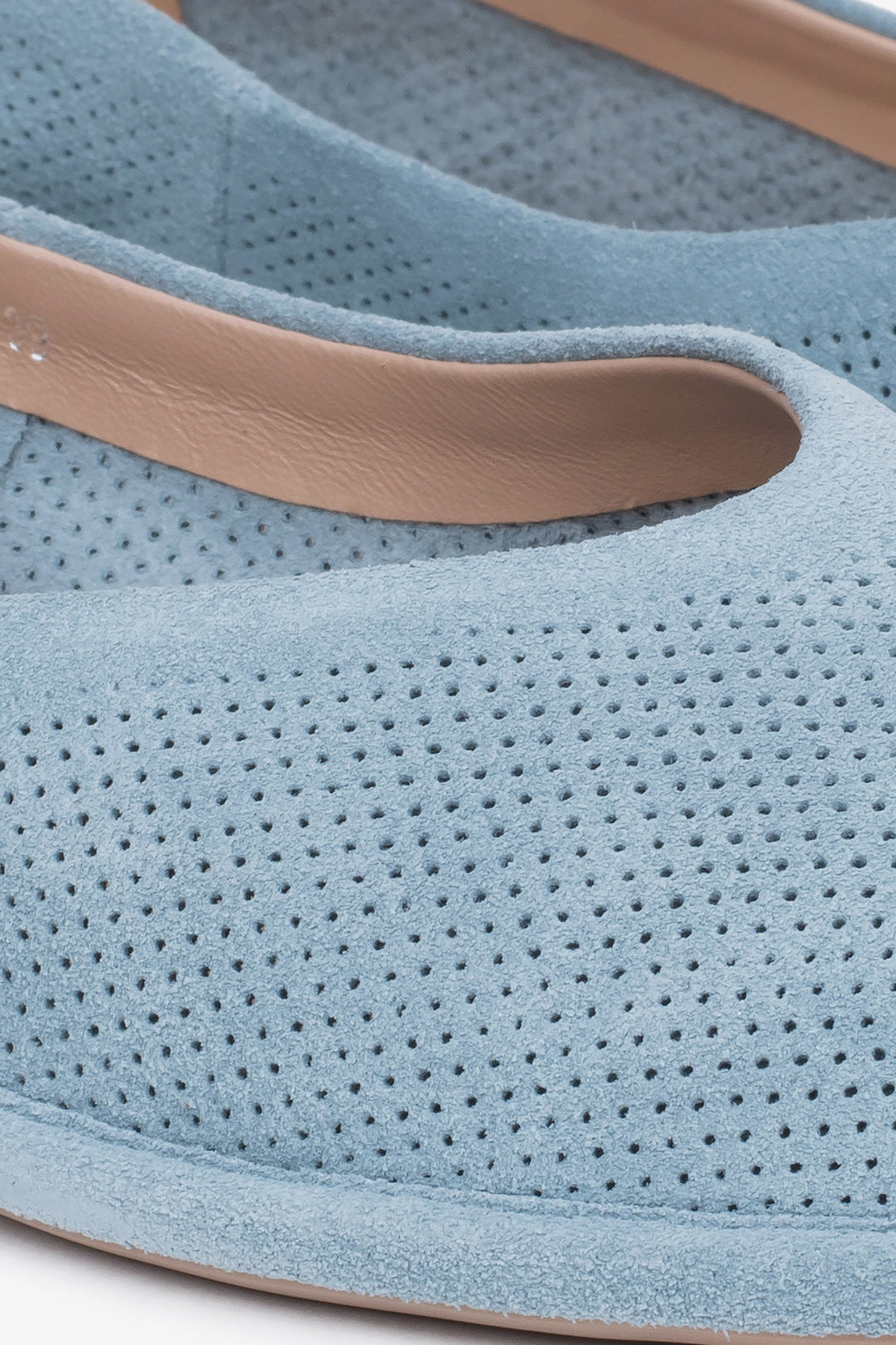 Detailaufnahme der Perforation im Velours-Leder