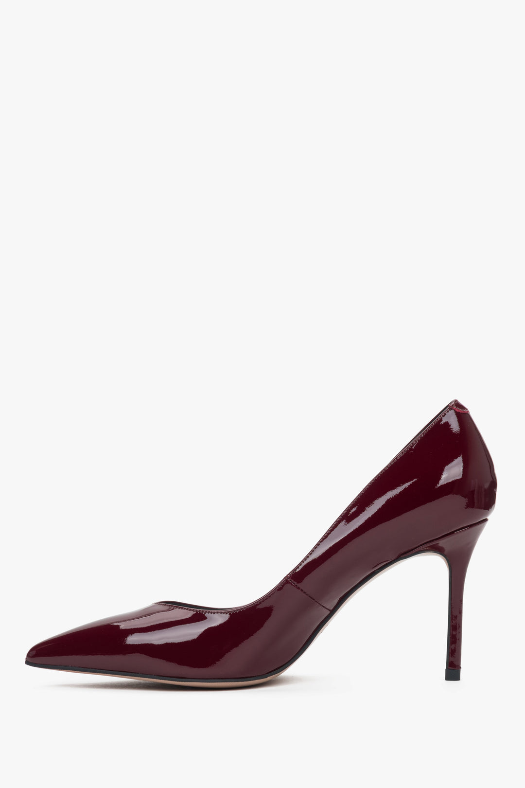 Hochwertige bordeauxrote High Heels mit spitzer Zehenkappe.