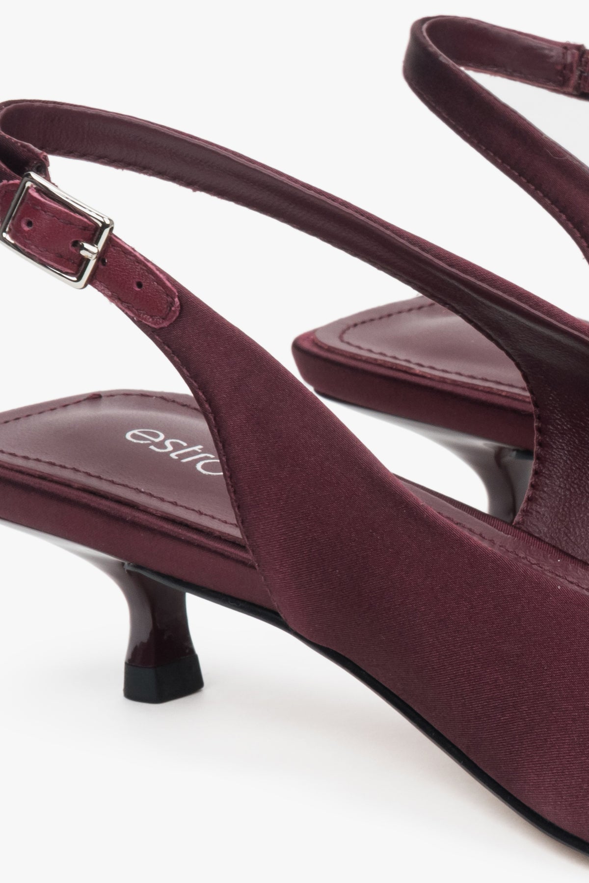 Estro Slingpumps in Bordeauxrot mit elastischem Fersenriemchen.