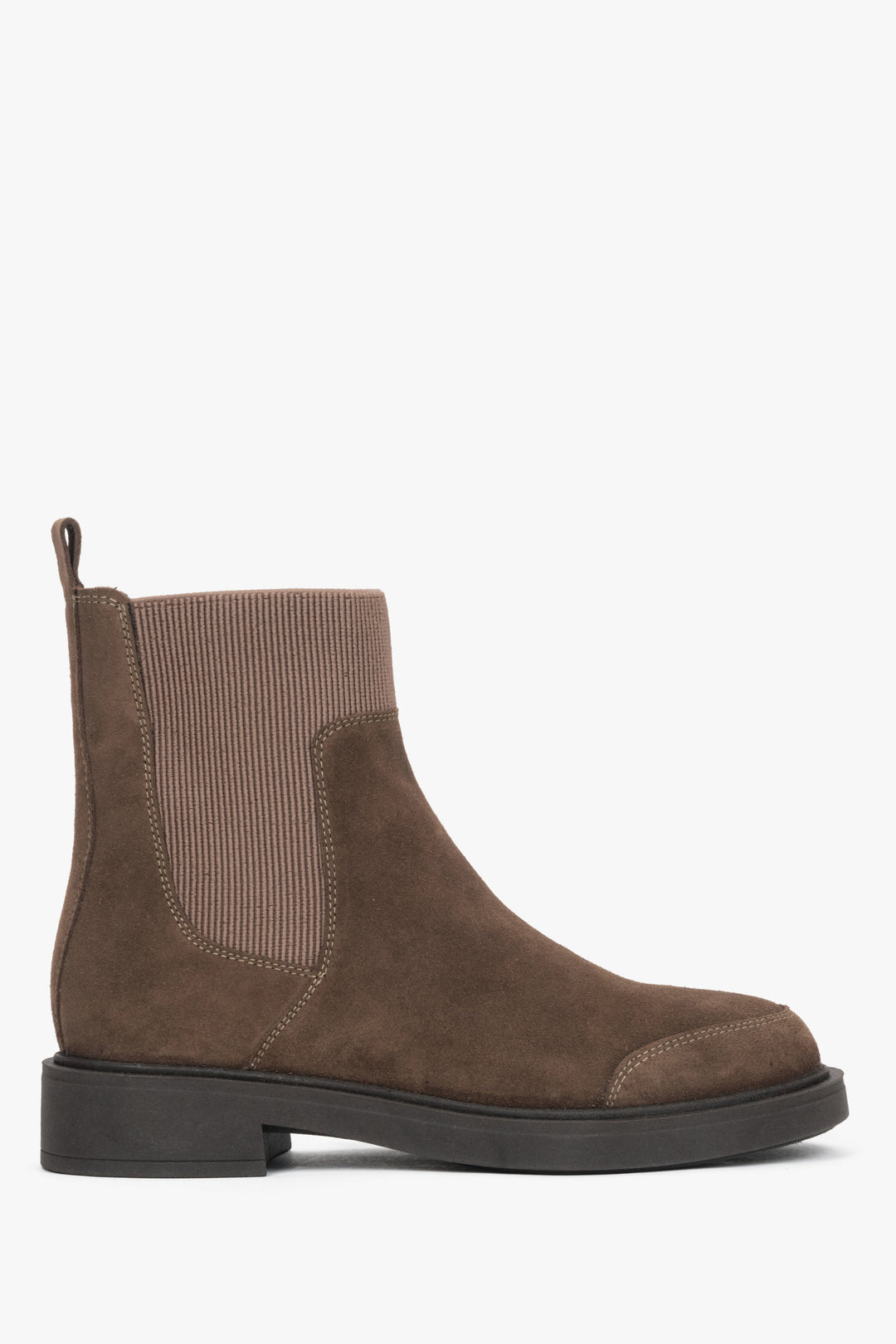 Flache Seitenansicht der braunen Damen-Chelsea-Boots aus Velours