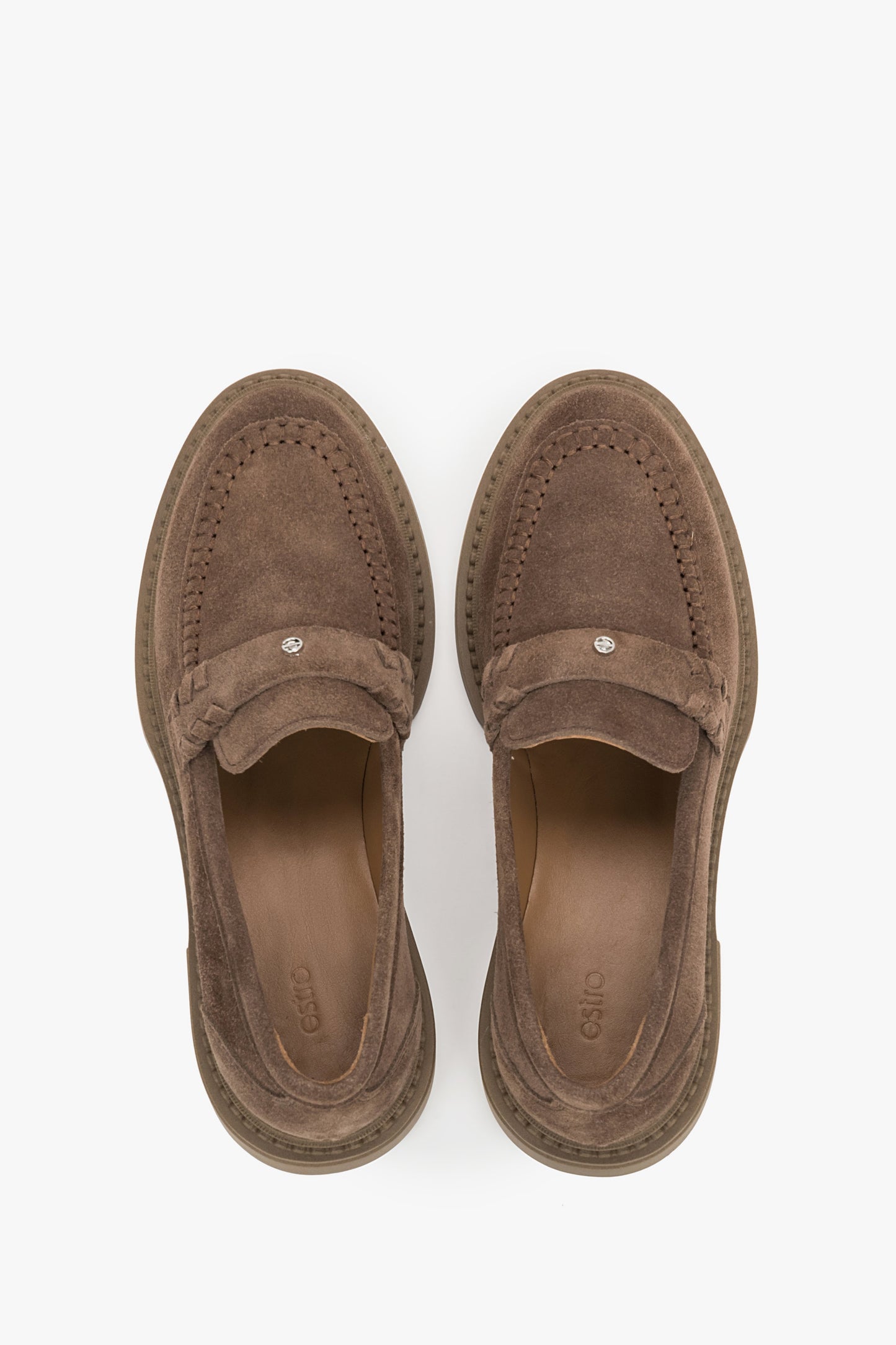 Ansicht der Schuhe von oben mit Fokus auf die runde Kappe und die Ledereinlegesohle 