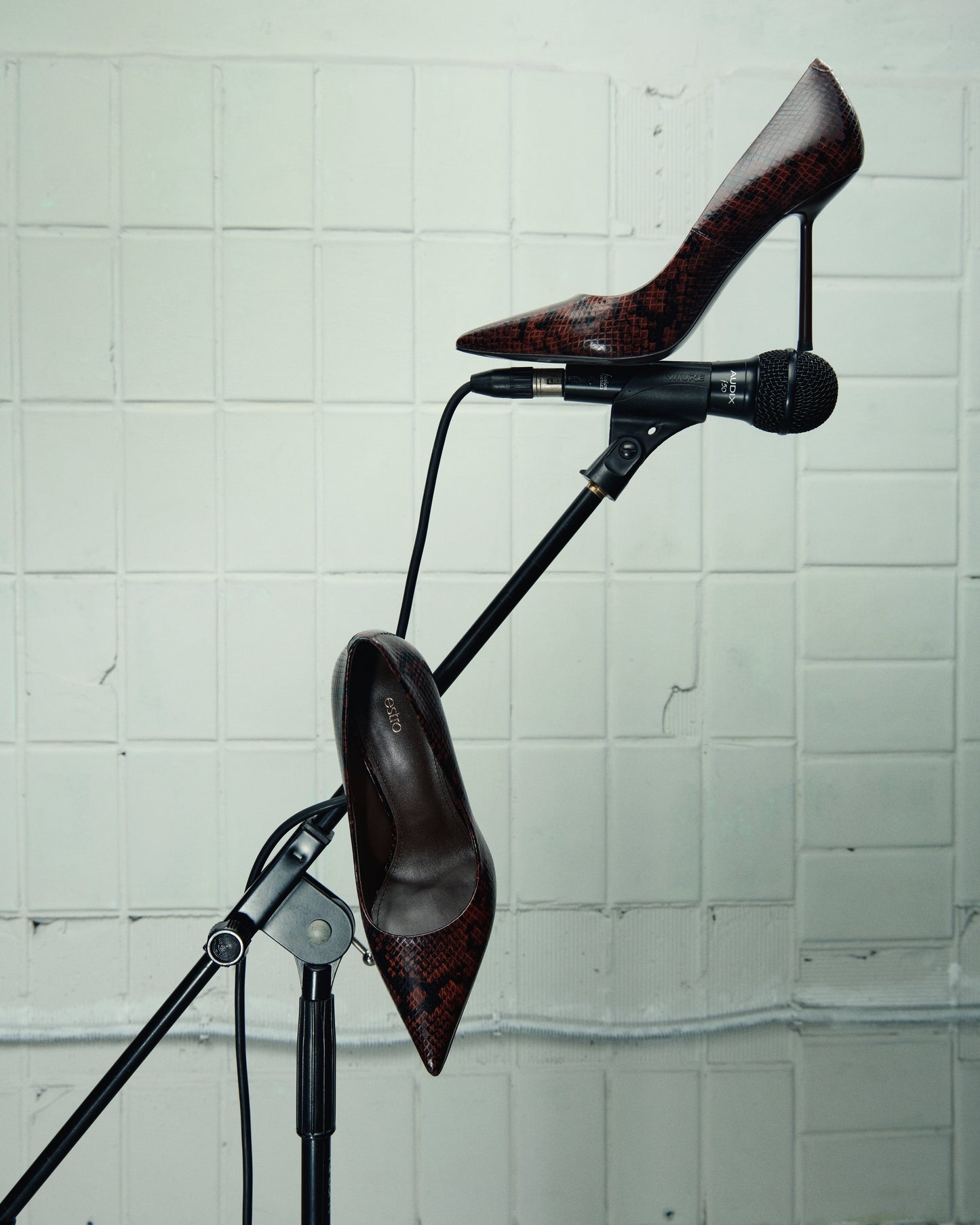 Braune High Heels mit Schlangenmuster-Prägung Estro ER00118167.