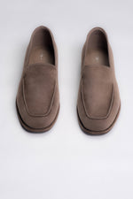 Braune Damen-Mokassins aus weichem Velours Estro ER00118001.