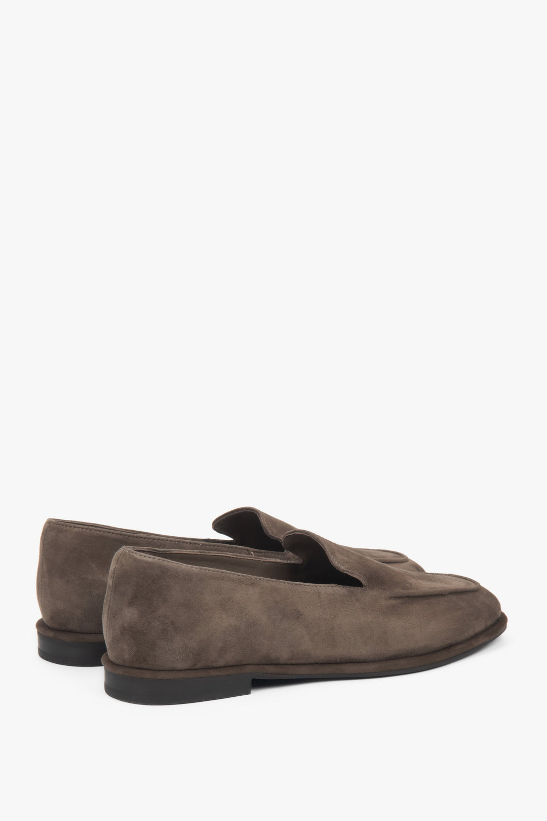 Bequeme braune Damen-Halbschuhe aus Wildleder für den Alltag.