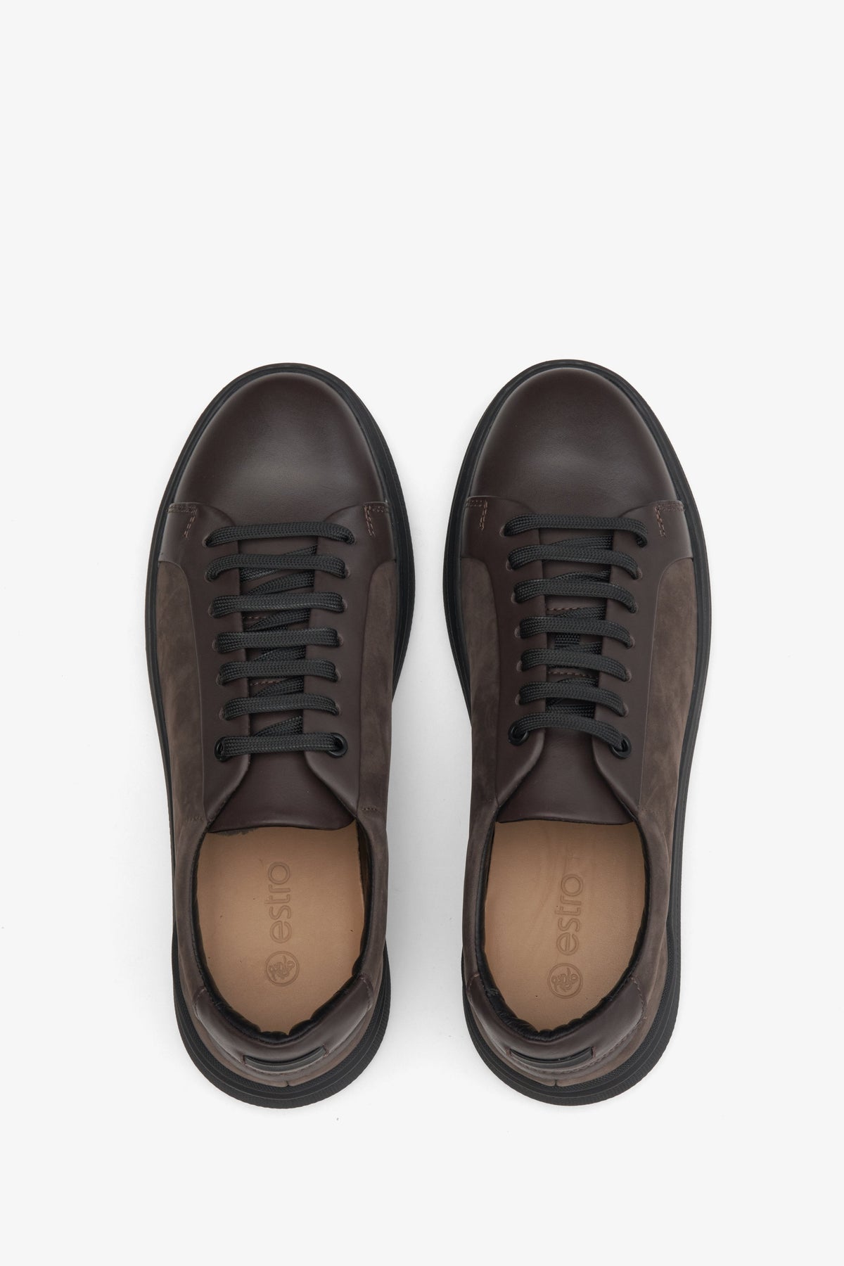 Dunkelbraune Herren-Sneaker aus Leder und Wildleder von Estro – Ansicht von oben des Modells.