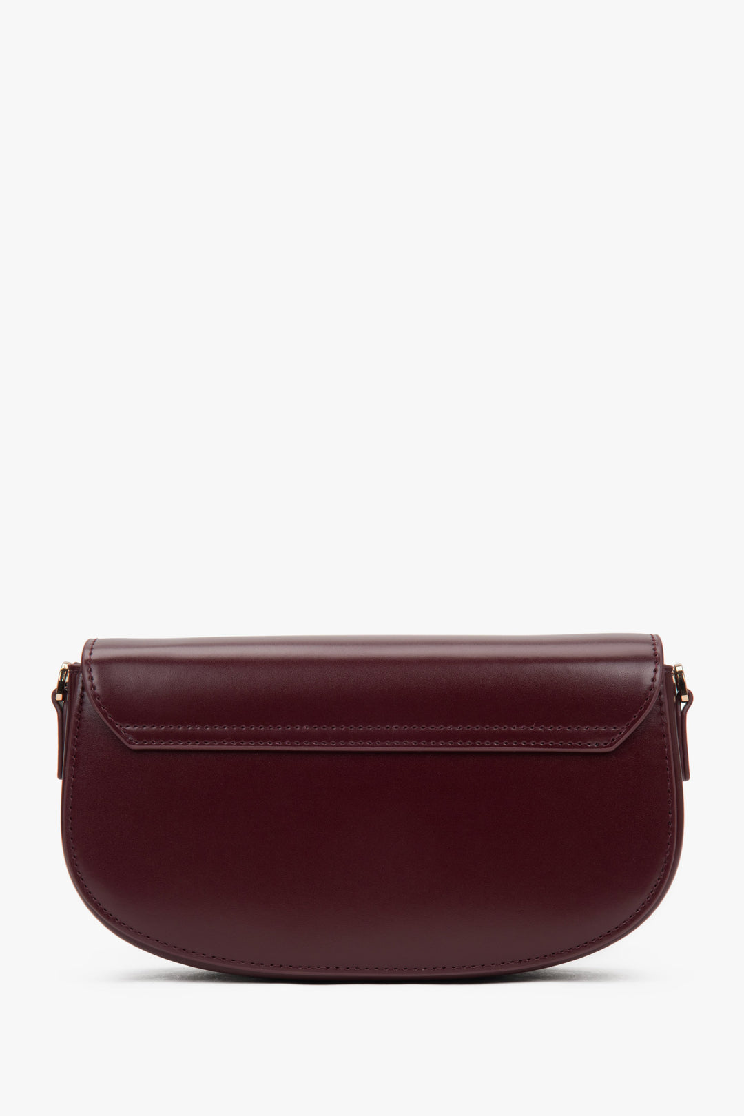 Rückansicht der burgunderroten Damen Schultertasche aus glattem Leder.