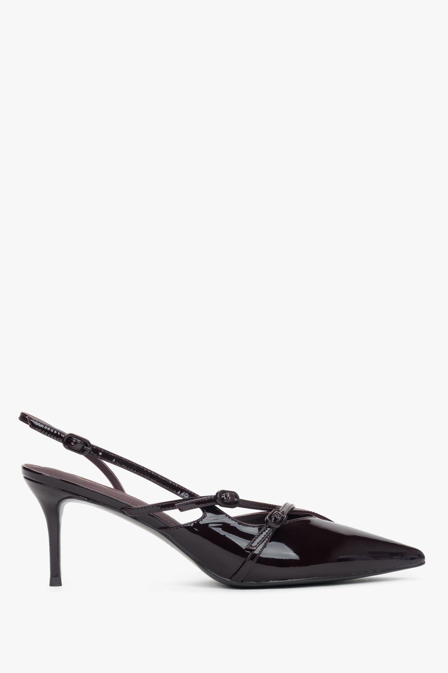 Burgunderrote Damen-Slingpumps aus Lackleder in seitlicher Ansicht mit Stilettoabsatz