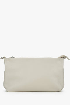 Hellbeige Damen-Leder-Umhängetasche von Estro mit Reißverschluss.