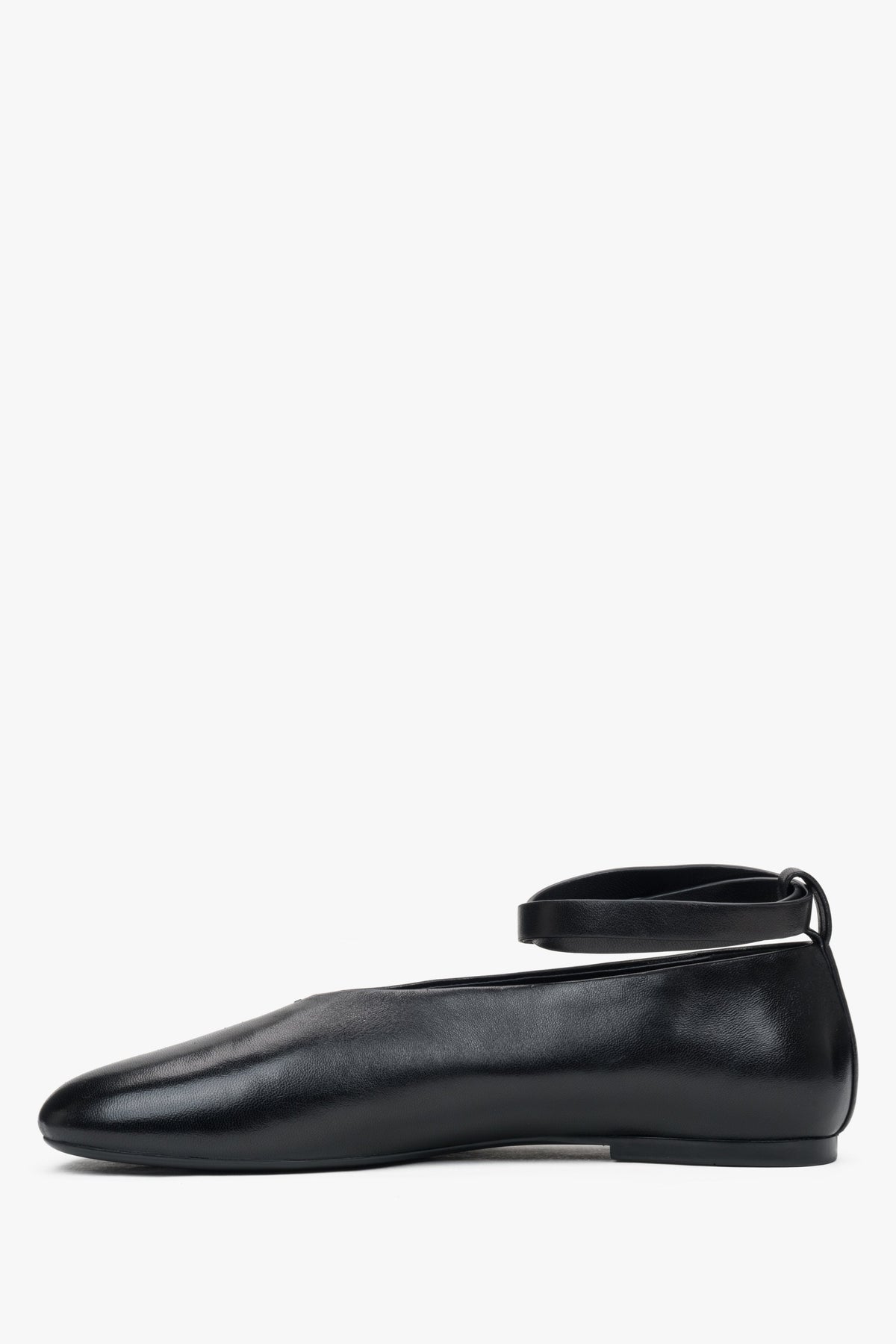 Schwarze Lederschuhe für Damen mit zartem Knöchelriemen – Modell Estro ER00117187