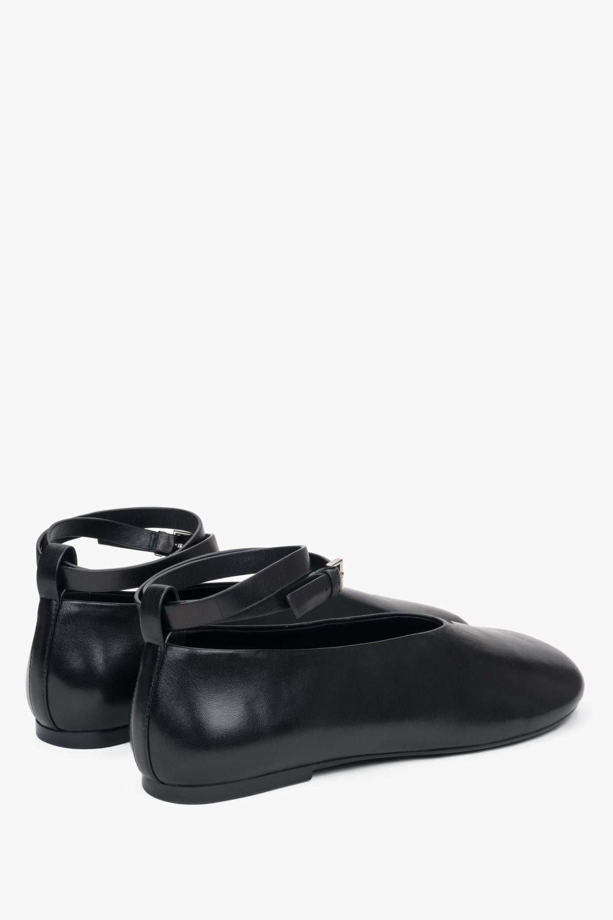 Damen-Ballerinas in Schwarz aus weichem Leder mit verstellbarem Riemchen am Knöchel, Estro ER00117187