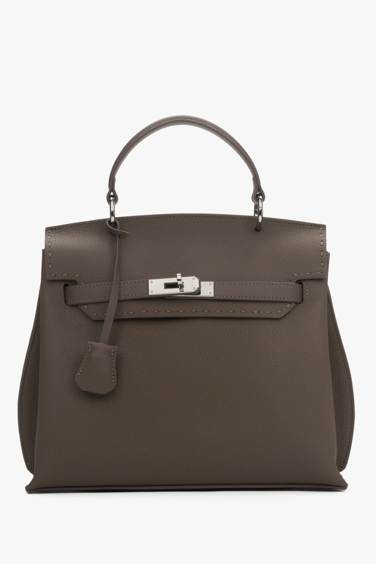 Frontansicht der Damen Henkeltasche in Taupe aus echtem Leder mit silbernem Verschluss.