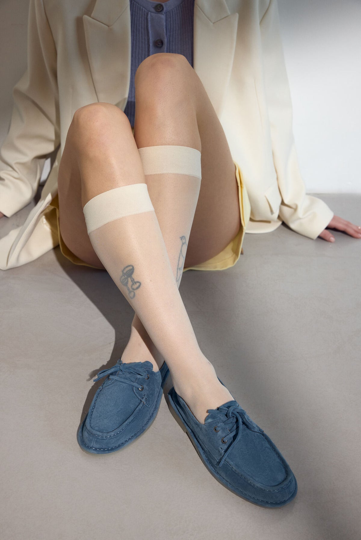 Damen-Loafer aus marineblauem Velours im nautischen Stil mit Schnürung Estro ER00117143