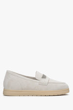Hellbeige Mokassins aus echtem Veloursleder. Estro ER00114614