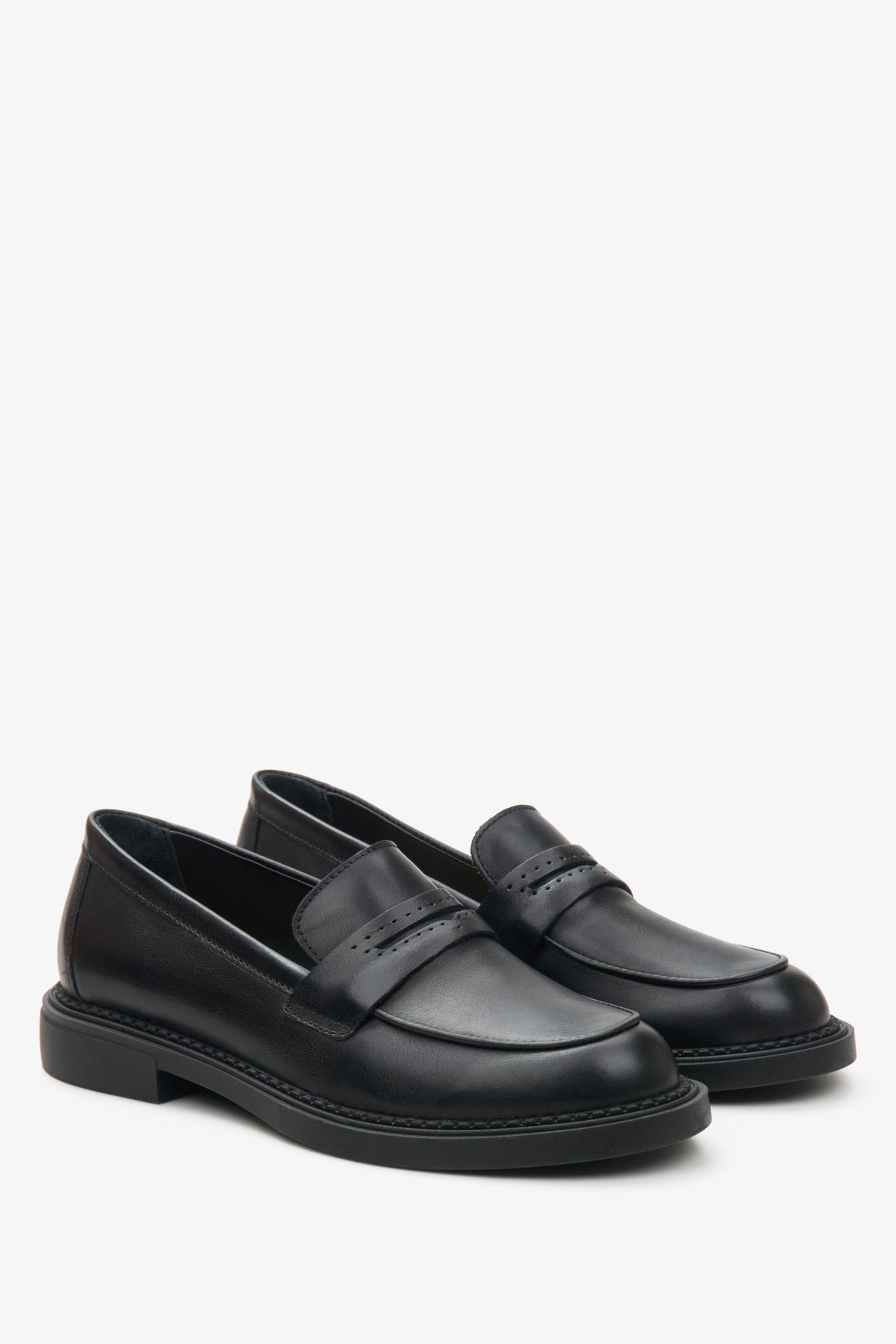 Elegante schwarze Loafers für Damen Estro ER00114397