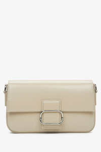 Damen-Schultertasche aus beigem Leder mit silberner Beschläge Estro ER00115773.