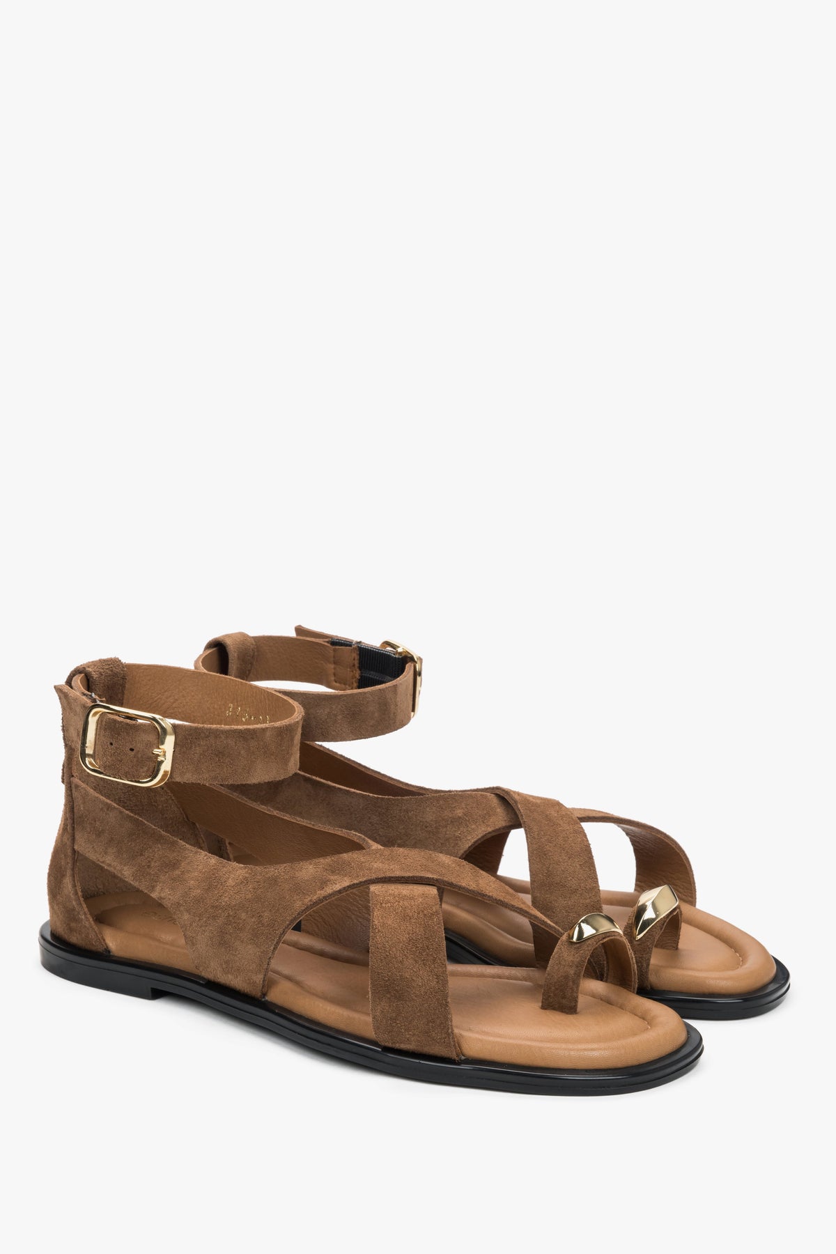 Dunkelbeige Damen-Sandalen aus Veloursleder in schräger Vorderansicht
