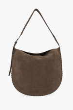 Dunkelbeige Damen-Schultertasche von Estro aus natürlichem Velours mit silberfarbenen Beschlägen.
