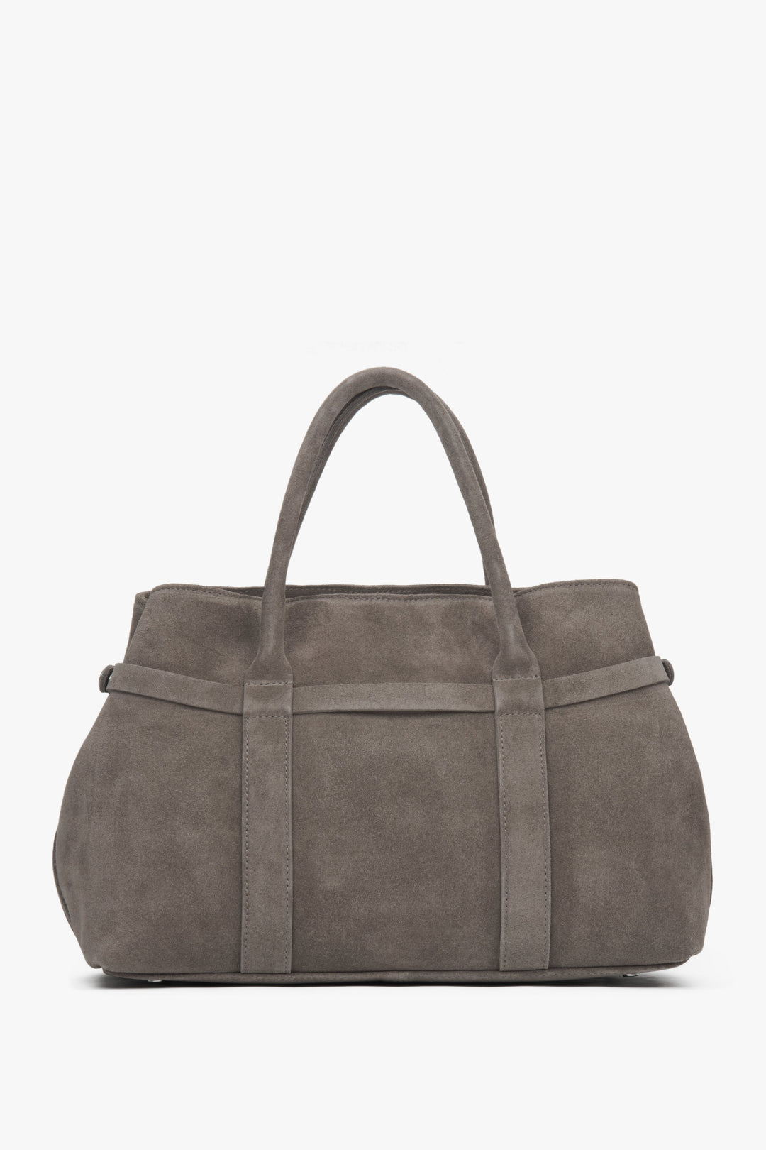 Flache Frontansicht der dunkelbeigen Velours-Tasche in klassischer, geräumiger Form 