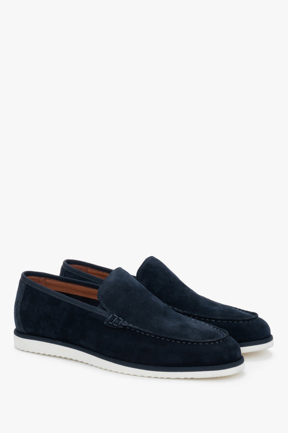 Seitenansicht der dunkelblauen Velours-Loafer mit EVA-Sohle.