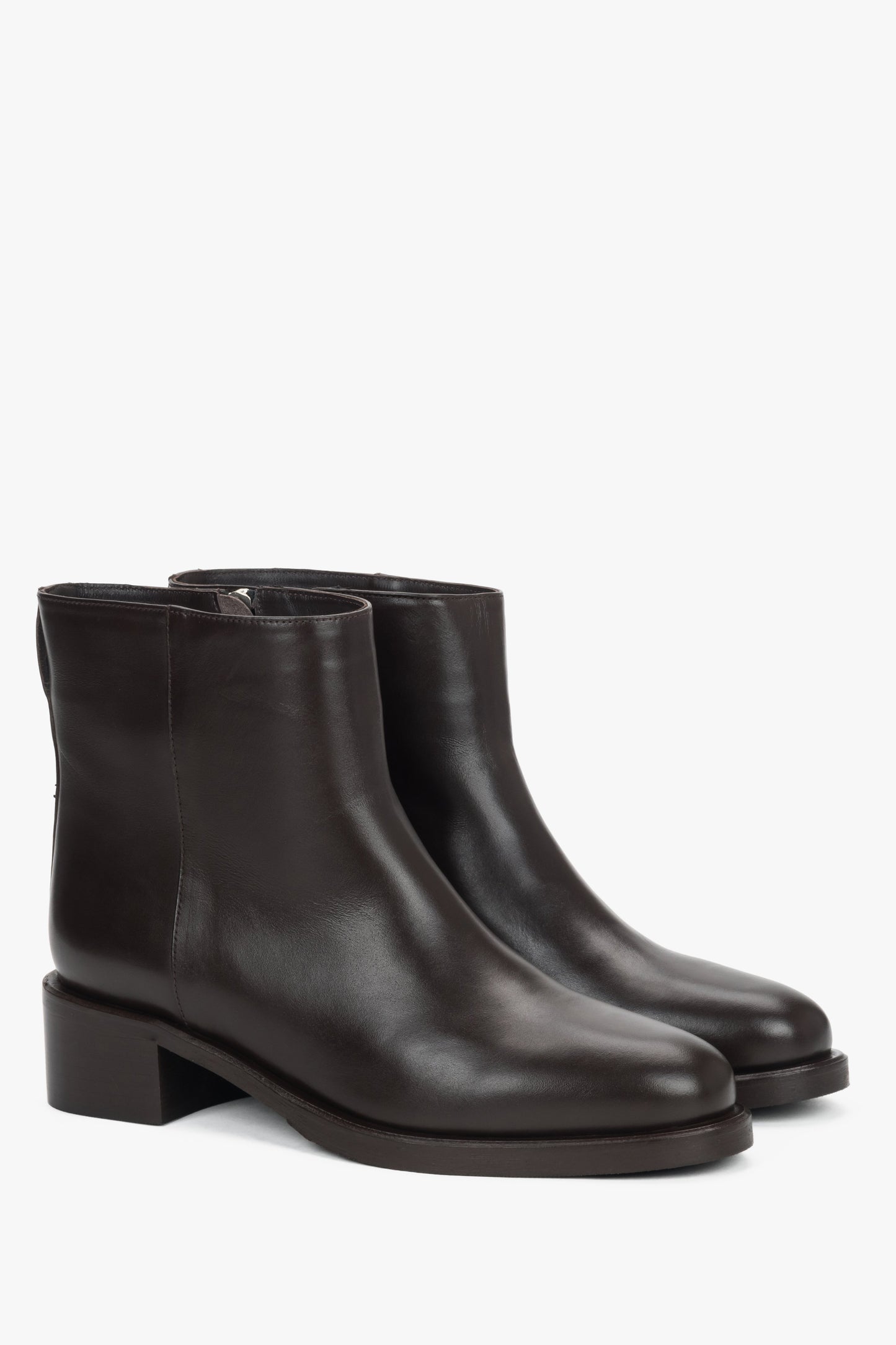 Schrägansicht des Paares in der kurzen Stiefeletten-Variante 