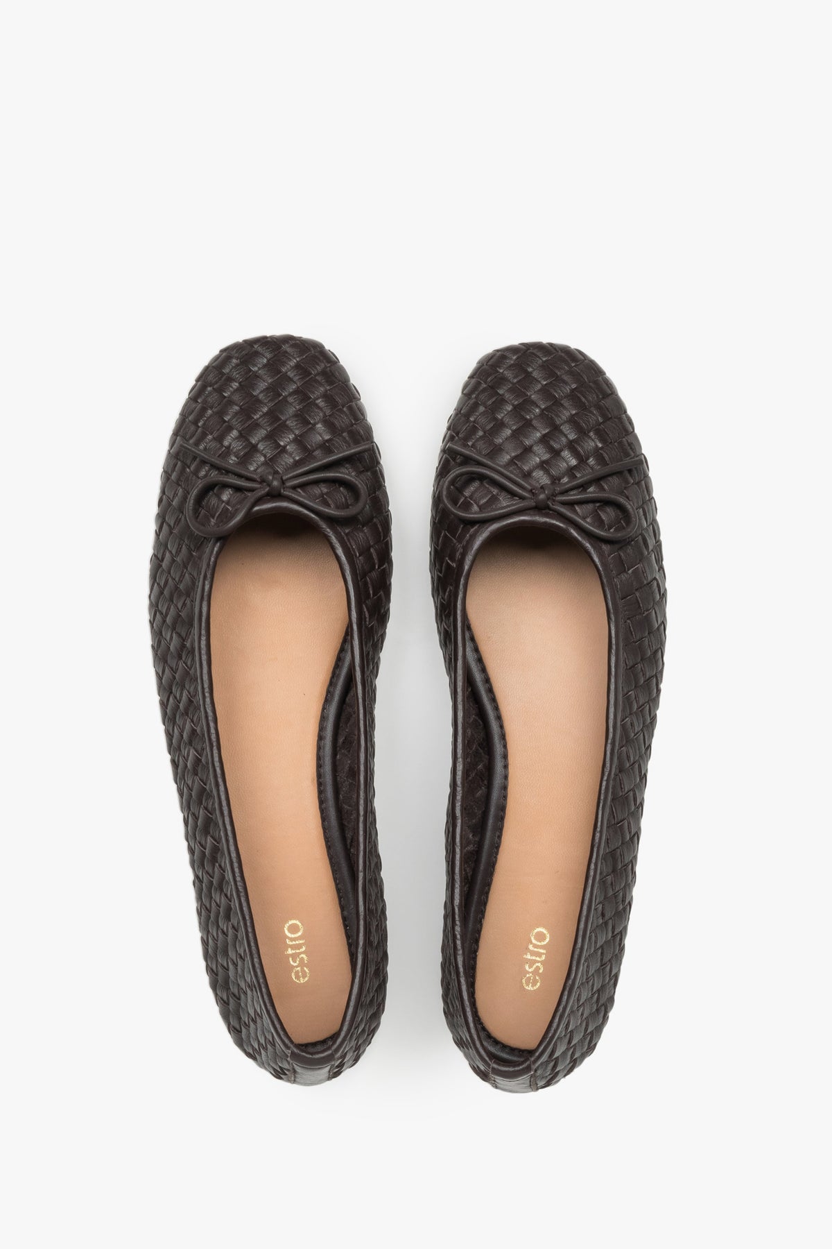 Dunkelbraune Damen-Ballerinas aus geflochtenem Leder von oben