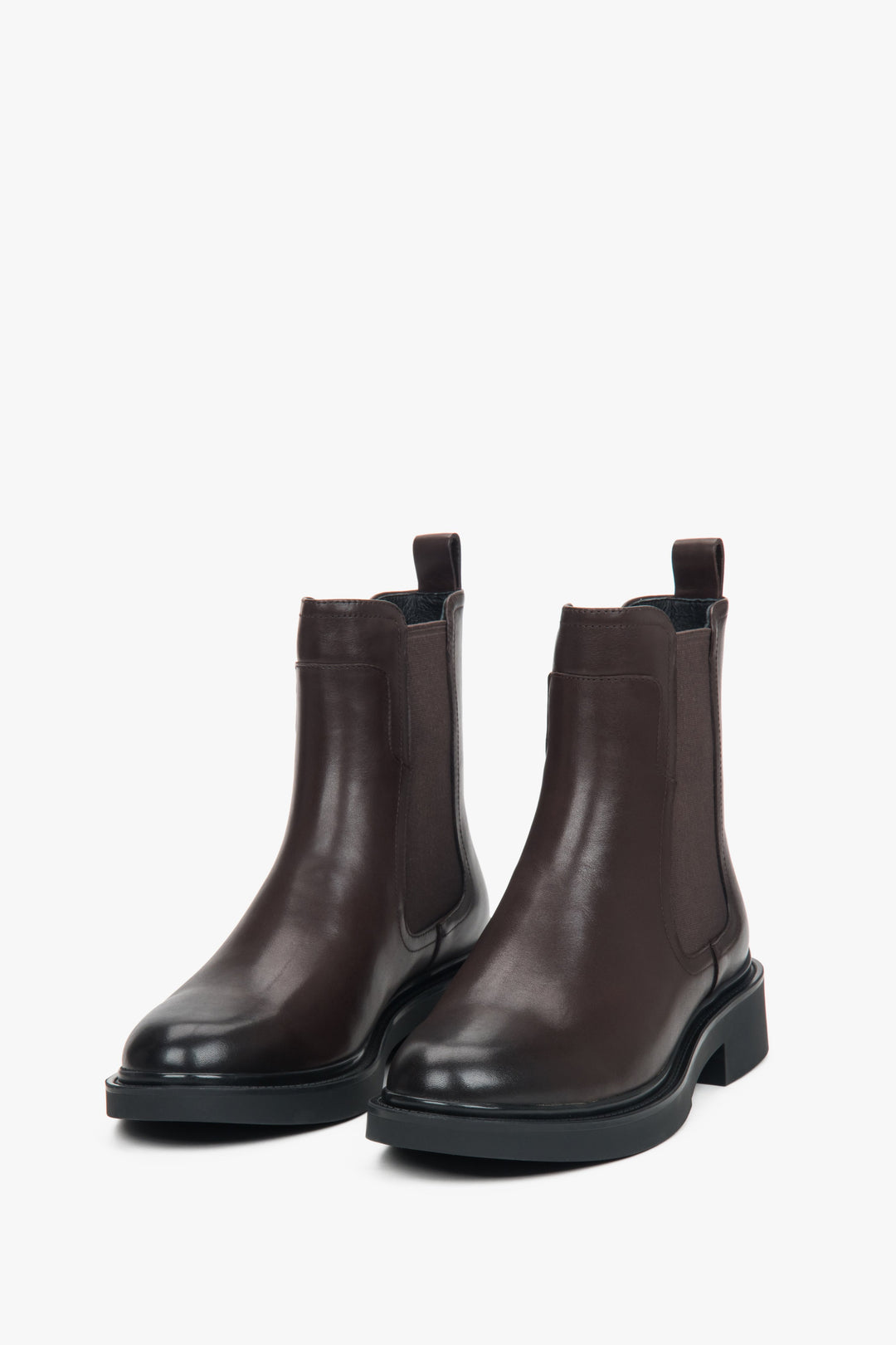 Frontale Ansicht der dunkelbraunen Damen-Jodhpur-Stiefel für einen klaren Blick auf die Silhouette