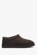 Flache Seitenansicht der dunkelbraunen Damen-Clogs aus Velours mit Plateau