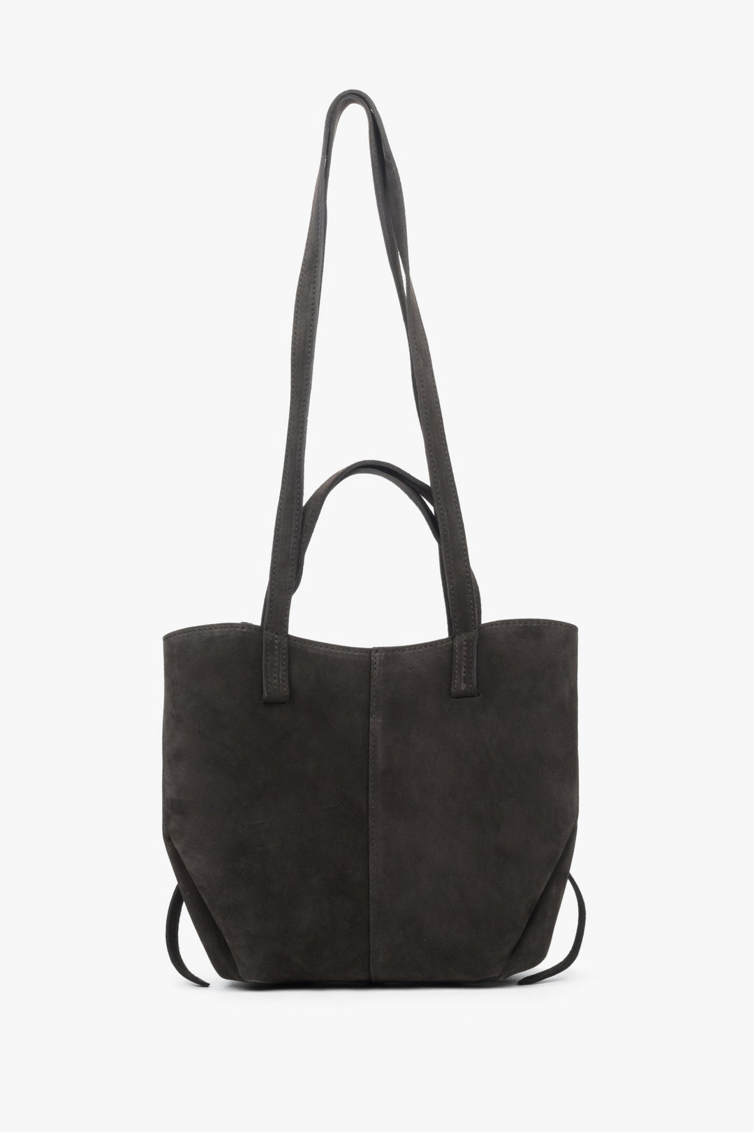 Frontansicht der dunkelbraunen Damen-Henkeltasche aus Natur-Velours in entfalteter Form mit langen Henkeln