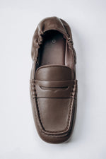 Dunkelbraune flexible Damen-Loafer mit weicher Ferse Estro ER00118784.
