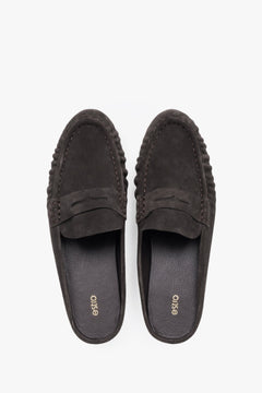 Dunkelbraune Damen-Mules aus Veloursleder von oben als Paar