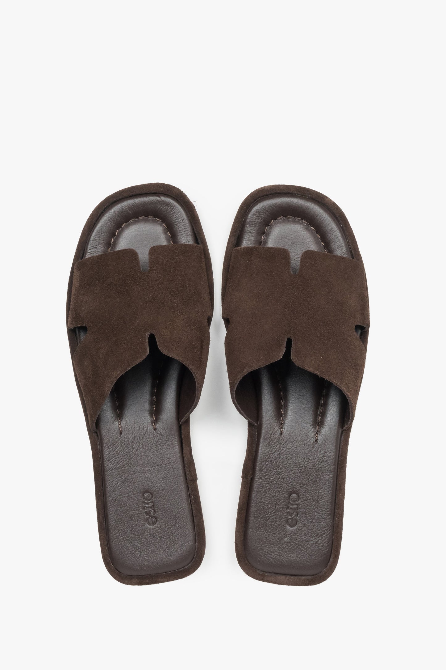 Draufansicht der dunkelbraunen Damen-Mules mit flacher TPU-Sohle