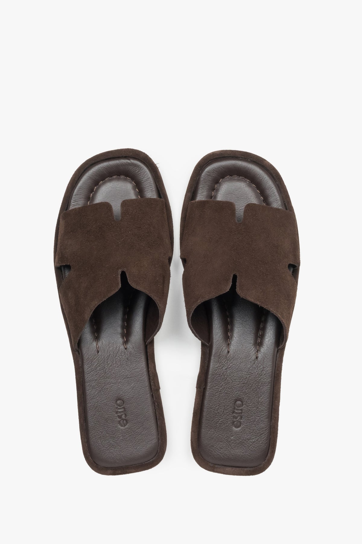 Draufansicht der dunkelbraunen Damen-Mules mit flacher TPU-Sohle