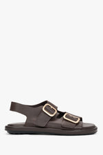 Seitenansicht der dunkelbraunen Damen-Sandalen aus Leder mit goldenen Schnallen