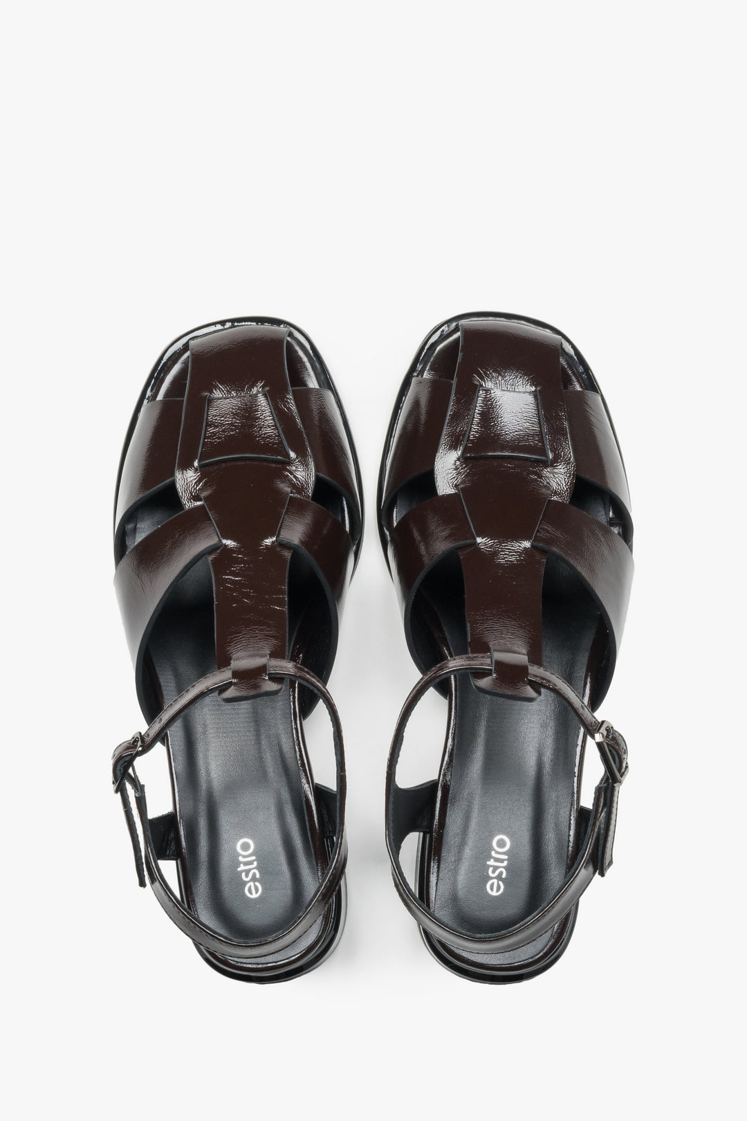 Draufsicht auf das Echtleder-Fußbett der dunkelbraunen Damen-Sandalen