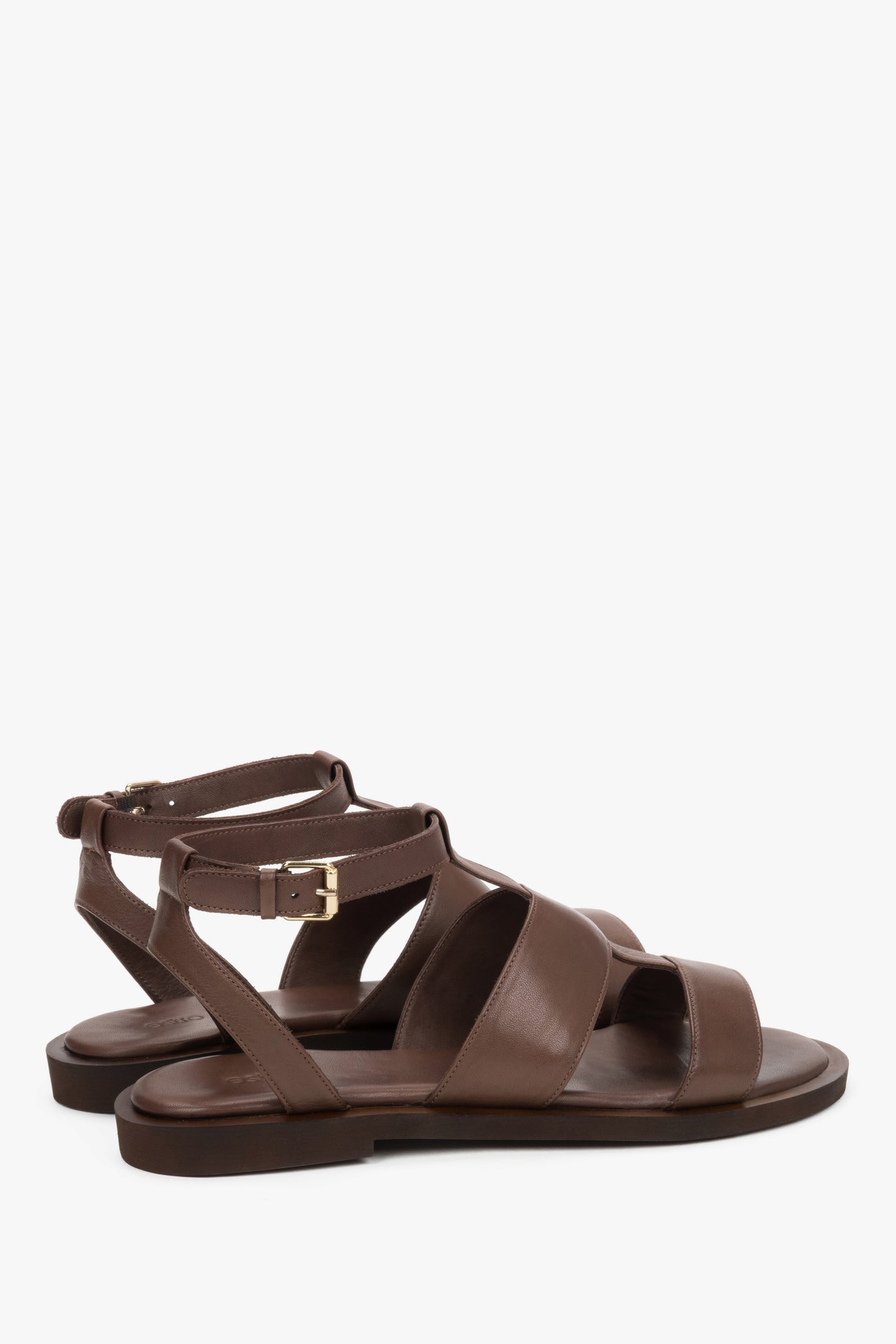 Seitenansicht dunkelbrauner Damen-Sandalen mit breiten Riemen