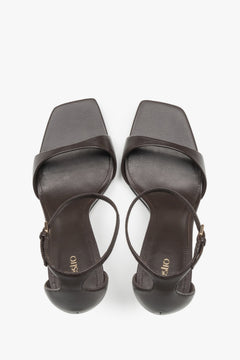 Dunkelbraune Damen-Sandalen aus Leder von oben