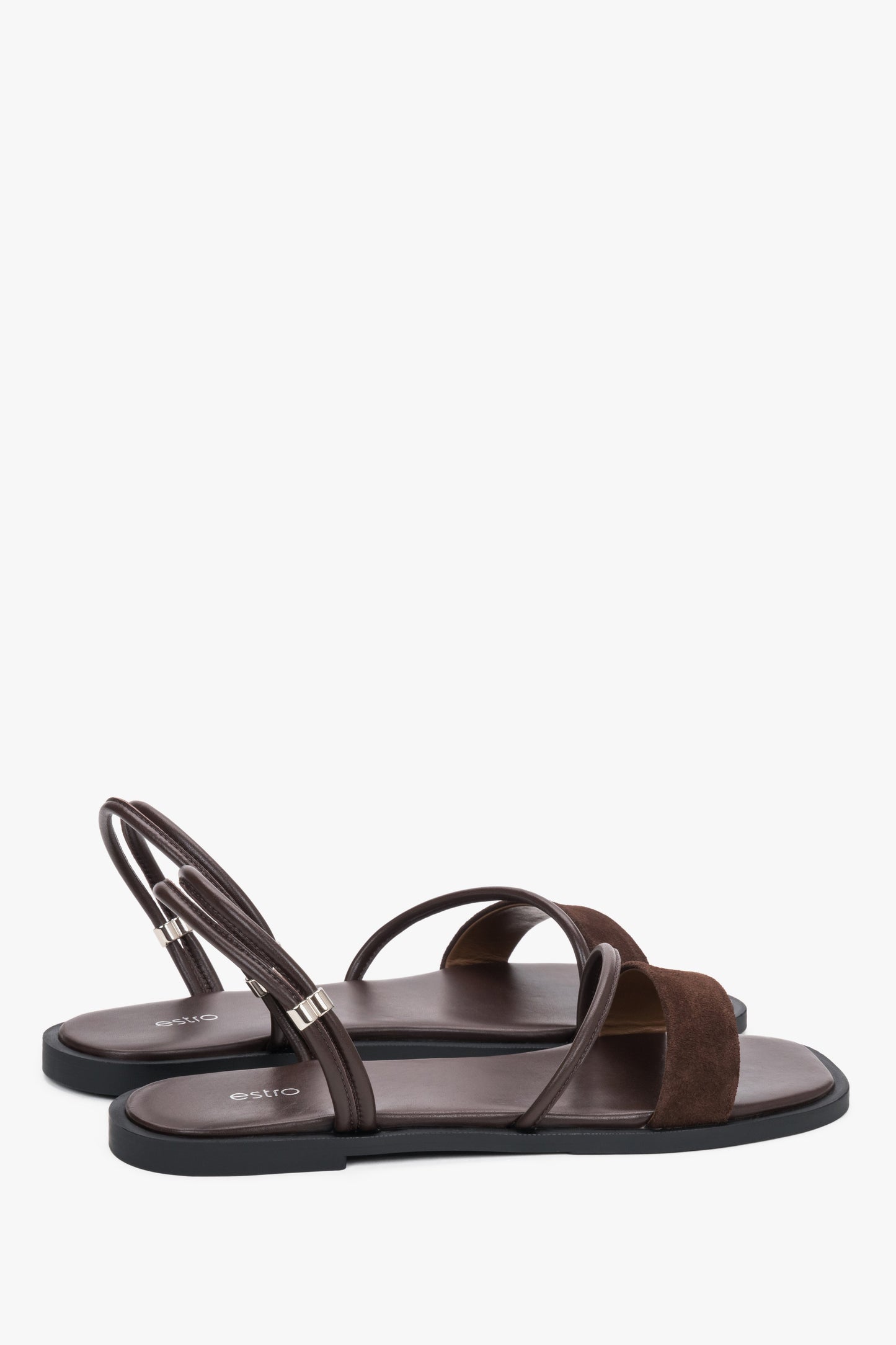 Dunkelbraune Damen-Sandalen aus Leder und Velours als Paar in schräger Seitenansicht