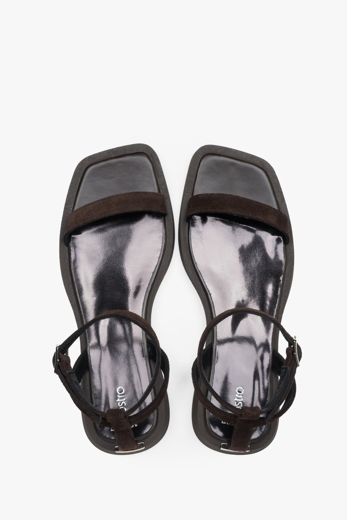 Dunkelbraune Damen-Sandalen von oben mit schmalen Riemen und Lederdecksohle