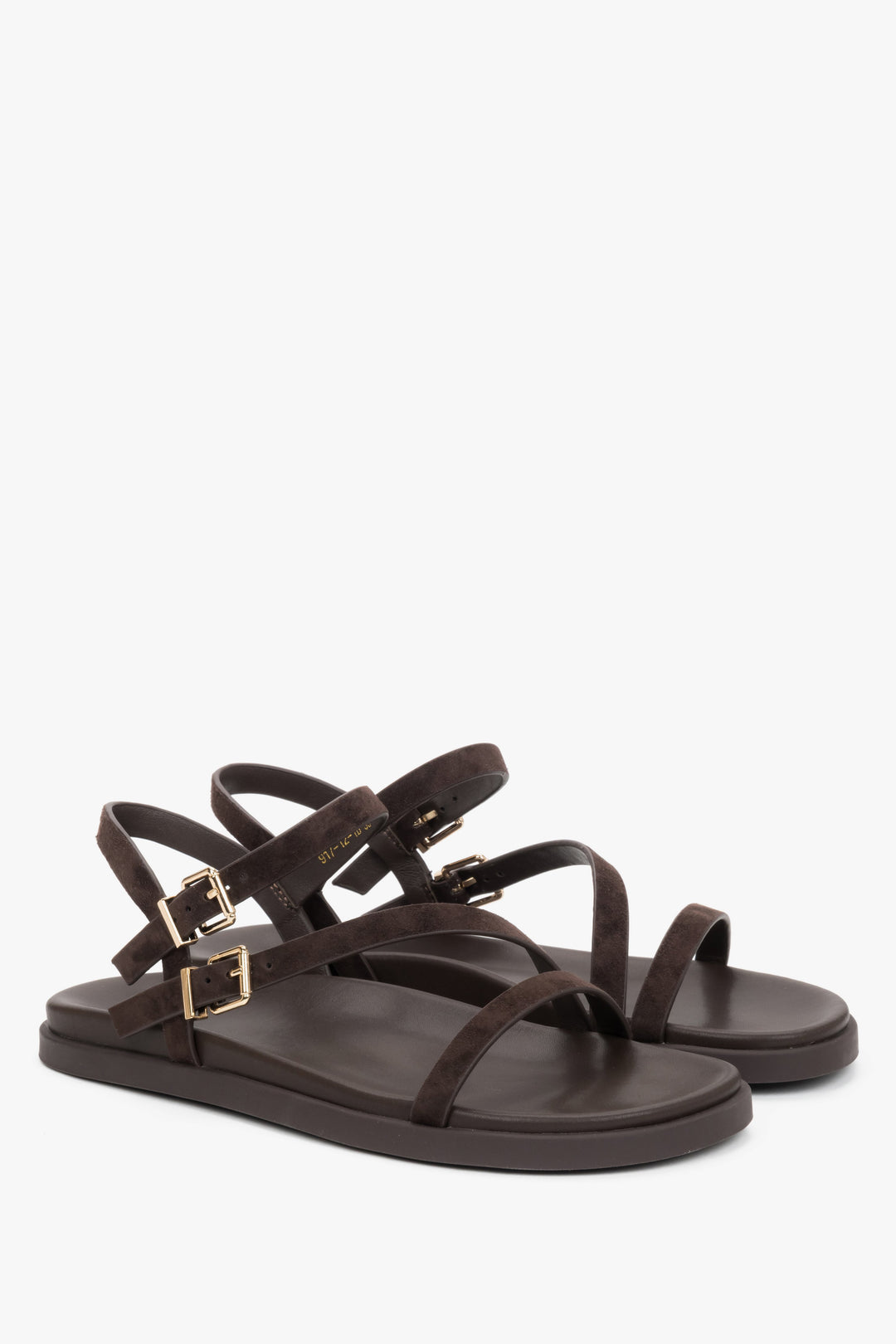 Seitenansicht der flachen dunkelbraunen Velours-Sandalen für Damen von Estro.