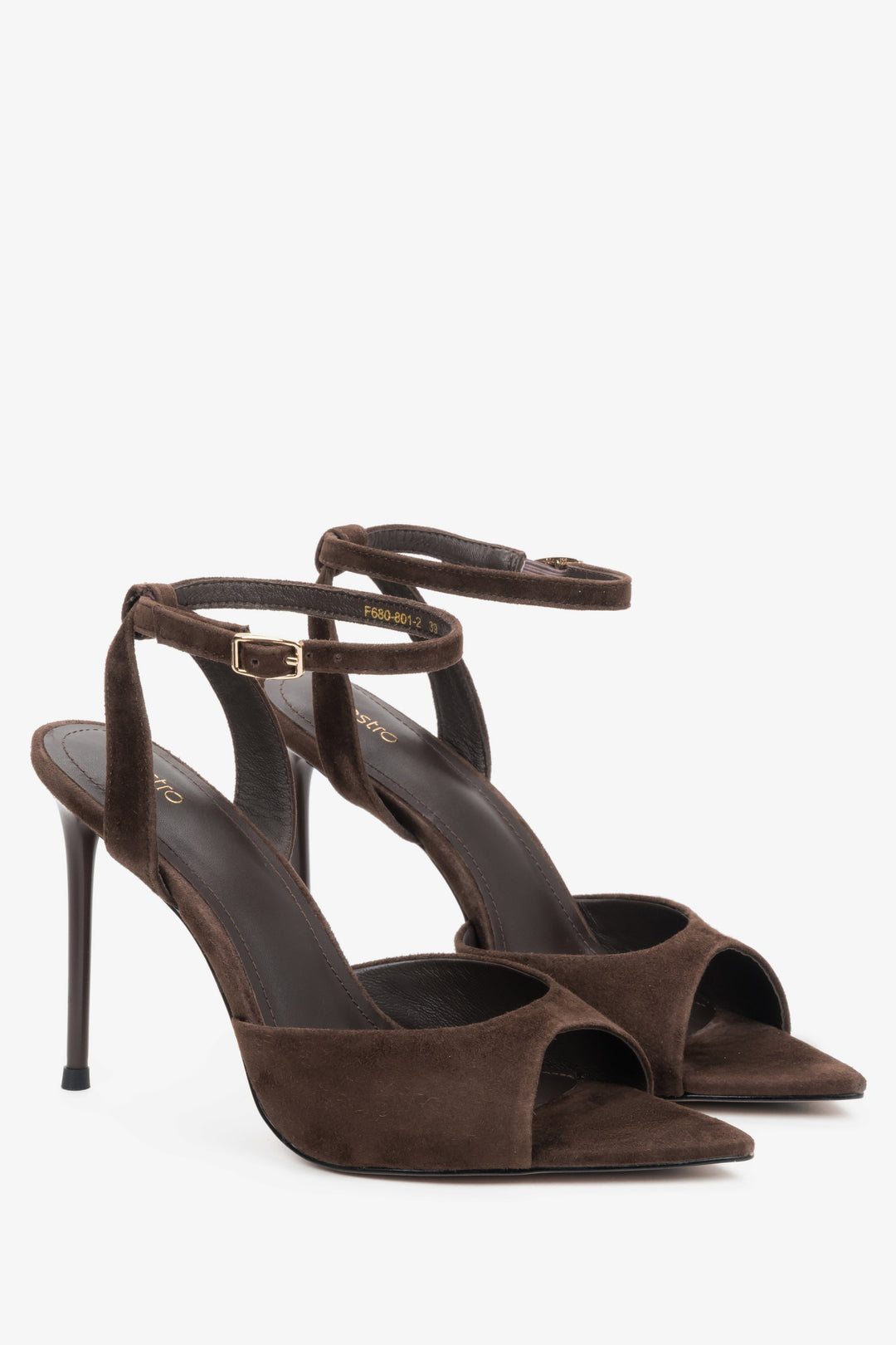 Schräge Seitenansicht der dunkelbraunen Damen-Sandalen aus Veloursleder mit hohem Absatz.
