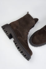 Dunkelbraune Damen Schnürstiefelette aus echtem Velours Estro ER00117903