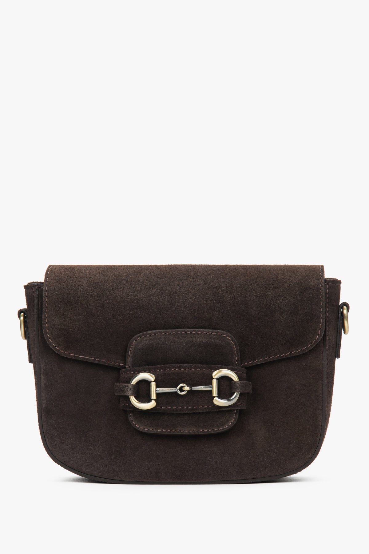 Frontansicht der dunkelbraunen Velours-Schultertasche im Hufeisen-Design mit markanter Zierschnalle
